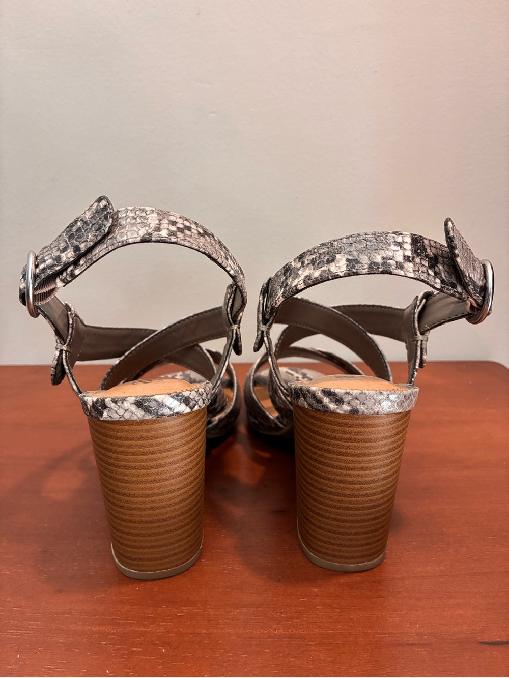 a.n.a Nadia Heels Sandals Snake Skin Print Taupe Gray Sz 7.5 New w/o Tags or Box - Picture 9 of 11
